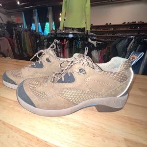 S411 ARIAT All Terrain Waterproof Hiking Shoe size 9B